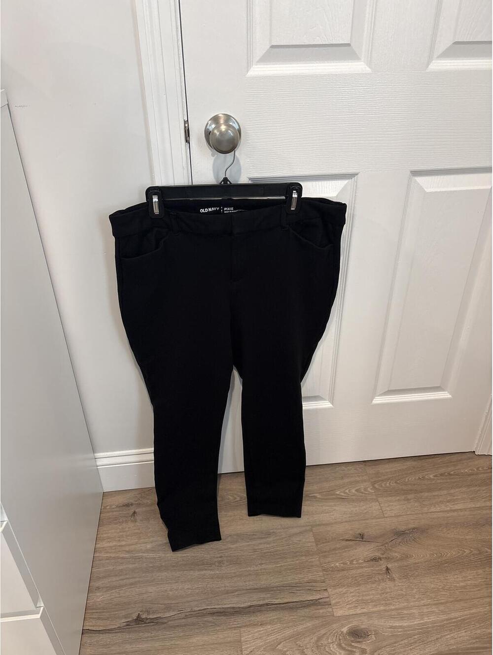 Old Navy Pixie Black Built-In Sculpt Definition Pants Women's Size 16